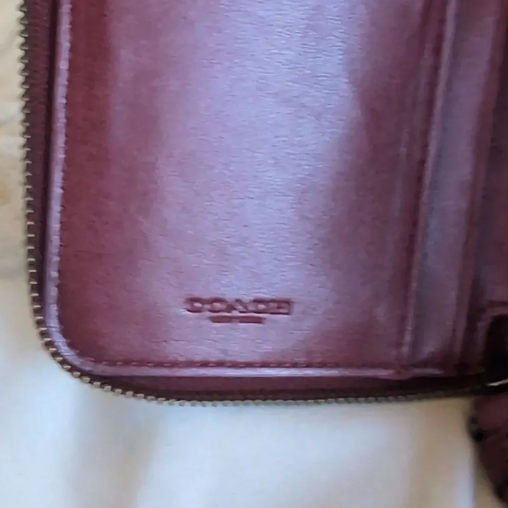 Coach Noa Pop Up Burgundy Maroon Pebbled Leather Wristlet/ Clutch Wallet
